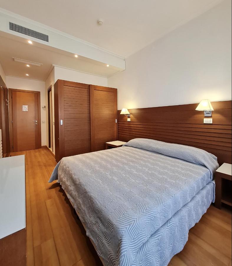 Club Hotel Риччоне Экстерьер фото