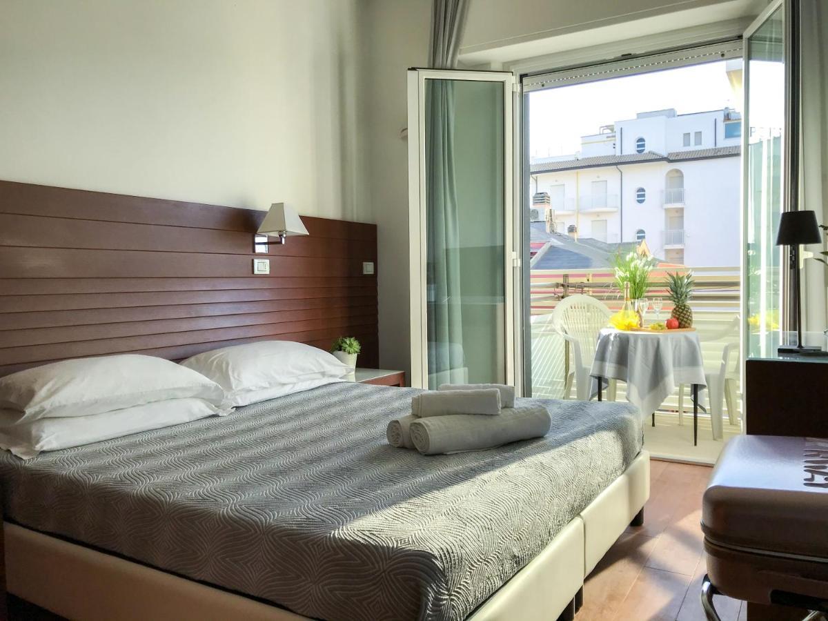Club Hotel Риччоне Экстерьер фото